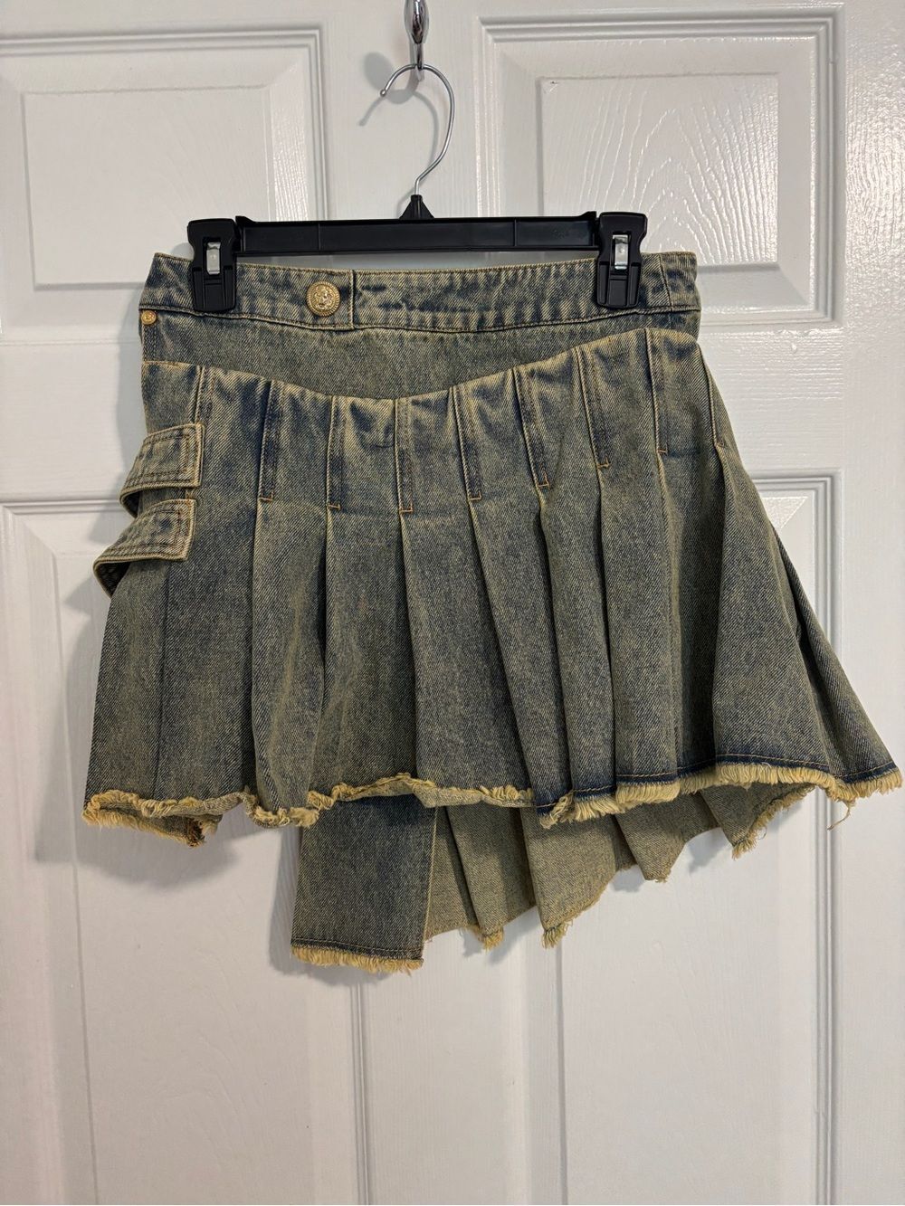 BALMAIN Paris Denim Pleated Mini Skirt Gold Crest Buttons Acid Wash FR 38 US 6